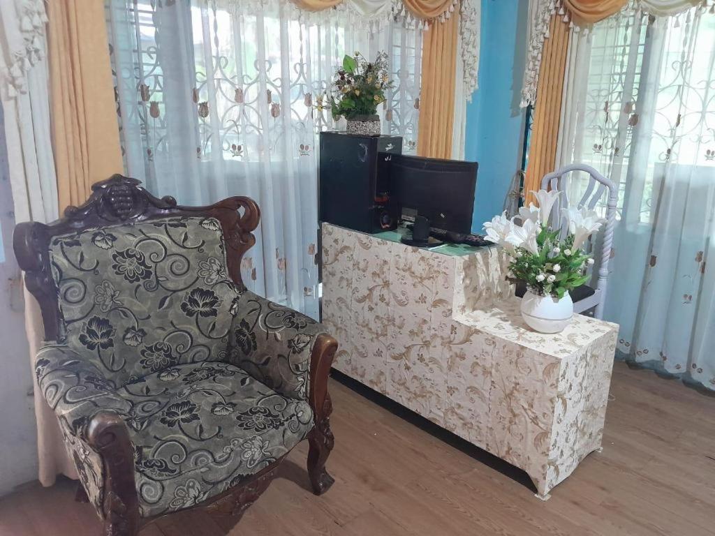 Oyo 91477 Fazira Home Stay Syariah Sibolga Exterior photo