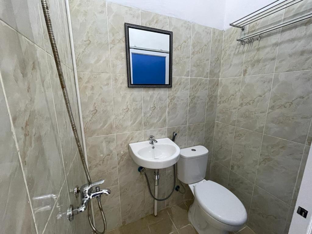 Oyo 91477 Fazira Home Stay Syariah Sibolga Exterior photo